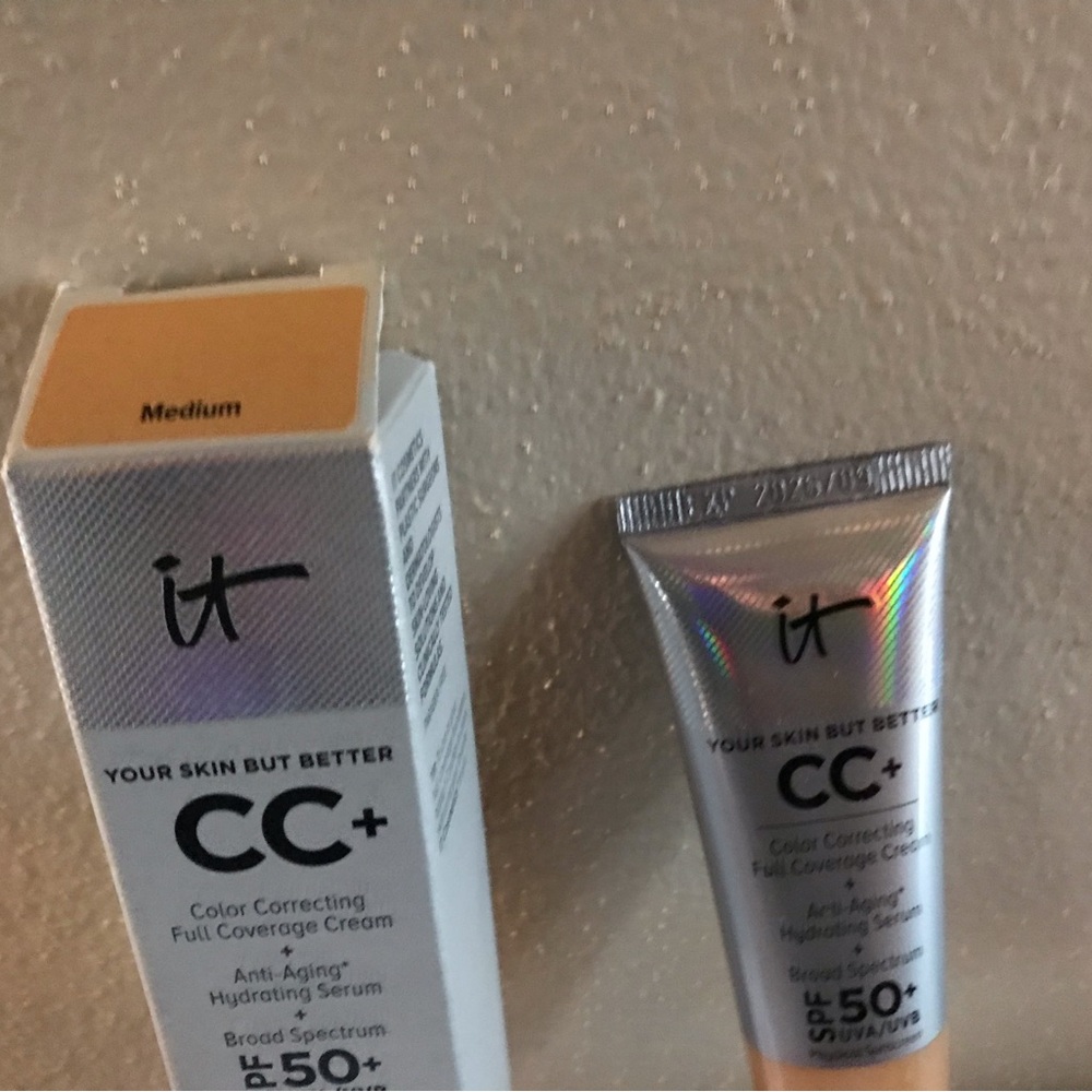 IT Cosmetics CC+ Cream SPF 50 - Medium - Picture 3 of 5